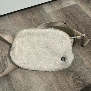 LULULEMON EVERYWHERE FLEECE BELT BAG